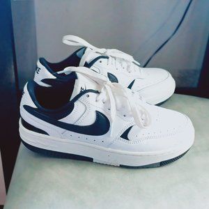 Nike Gamma force, Size 6, White w/black Nikel